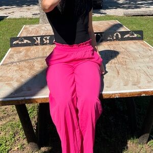 hot pink pants !